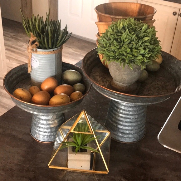 Farmhouse Decor Metal Pedestal Tray Large - Picture 1 of 7